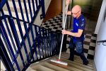 Schoonmaakbedrijf Hofs Arnhem Schoonmaak vegen trappenhuis VVE